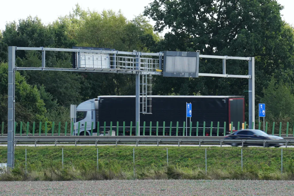 Rekordowo długi odcinkowy pomiar prędkości. Noga z gazu na A4 ! - katy5