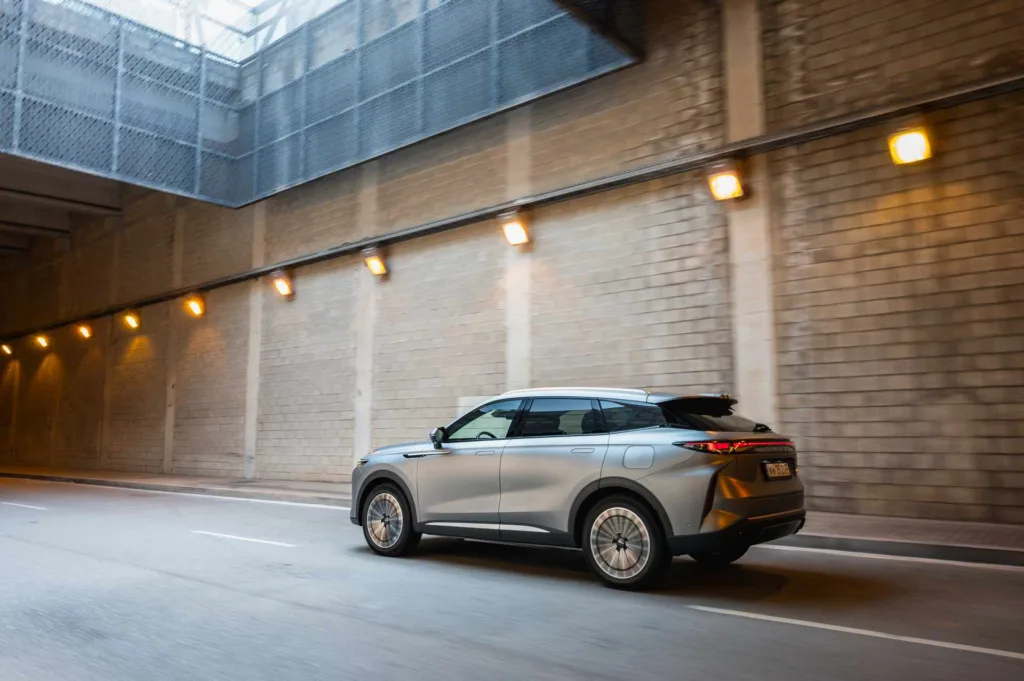 Zielona fikcja, czyli dlaczego plug-iny emitują więcej niż deklarują producenci? - nowa polityka gwarancyjna OMODA JAECOO