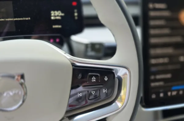 Testy i opinie - 1 przyciski i pokretla wrazaja do lask