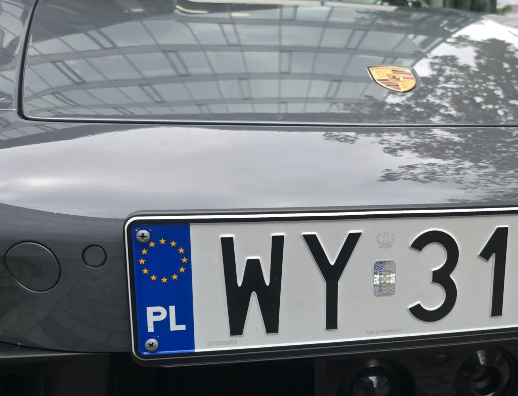 Koniec z "papierologią" przy rejestracji auta. Rząd cyfryzuje kluczową usługę - 2 cyfryzacja przepisy rejestracja auta