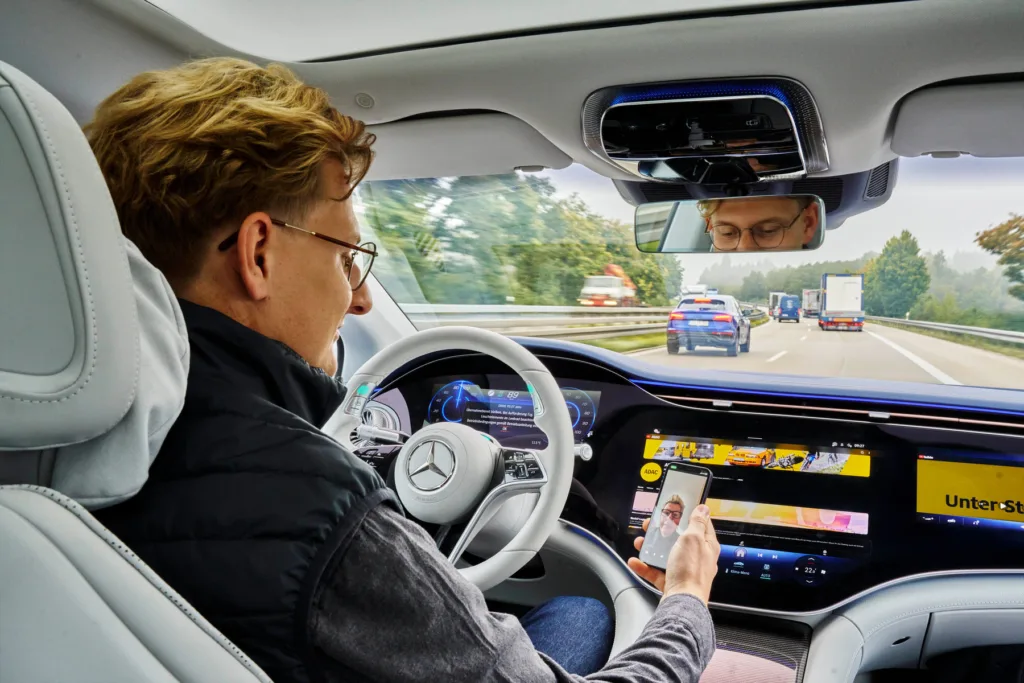 Autonomiczny pojedynek: BMW kontra Mercedes. Kto ponosi odpowiedzialność za błąd? - 2 test autonomii ADAC Andre Kirsch