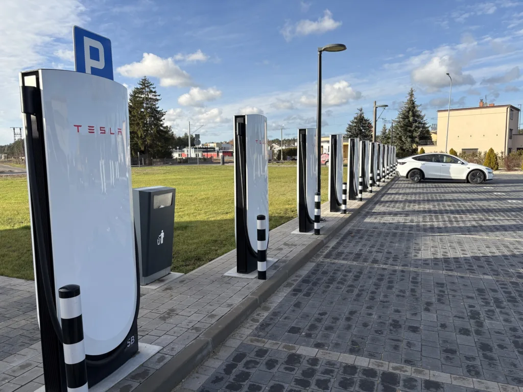 Huby ładowania z przyszłością. Sytuacja, plany i operatorzy - 3 huby ladowania lL 1