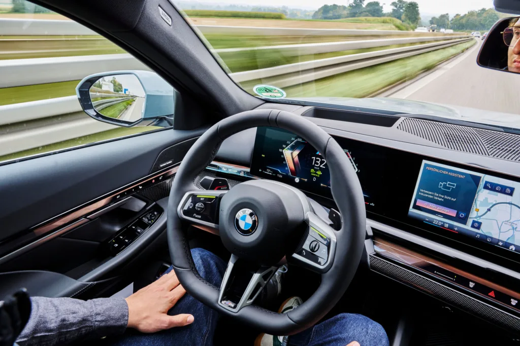 Autonomiczny pojedynek: BMW kontra Mercedes. Kto ponosi odpowiedzialność za błąd? - 3 test autonomii ADAC Andre Kirsch