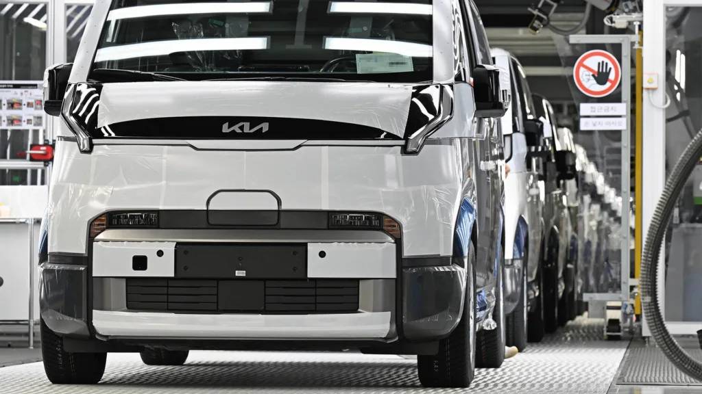 Kia inwestuje miliardy w auta użytkowe. Z taśm zjedzie 250 tys. pojazdów rocznie - 4 pojazdy uzytkowe kia fabryka