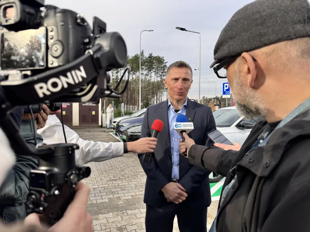 ORLEN otworzył na MOP Olsztynek Południe hub szybkiego ładowania ORLEN otworzył na MOP Olsztynek Południe hub szybkiego ładowania - IMG 1147