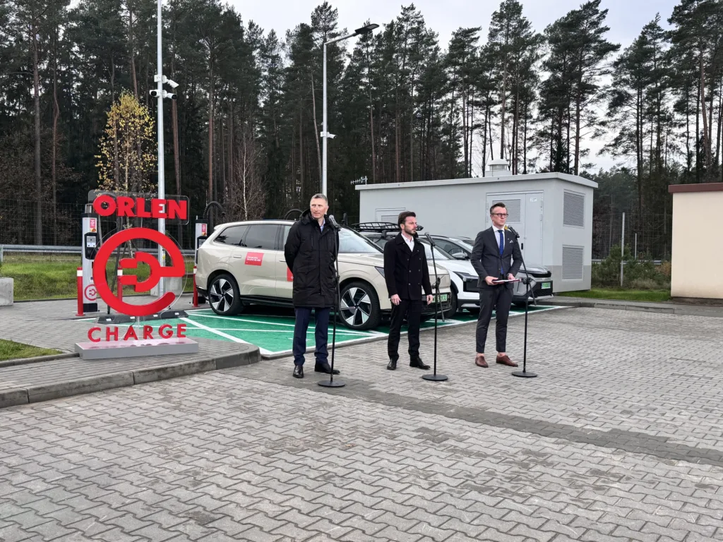 ORLEN otworzył na MOP Olsztynek Południe hub szybkiego ładowania ORLEN otworzył na MOP Olsztynek Południe hub szybkiego ładowania - IMG 1174