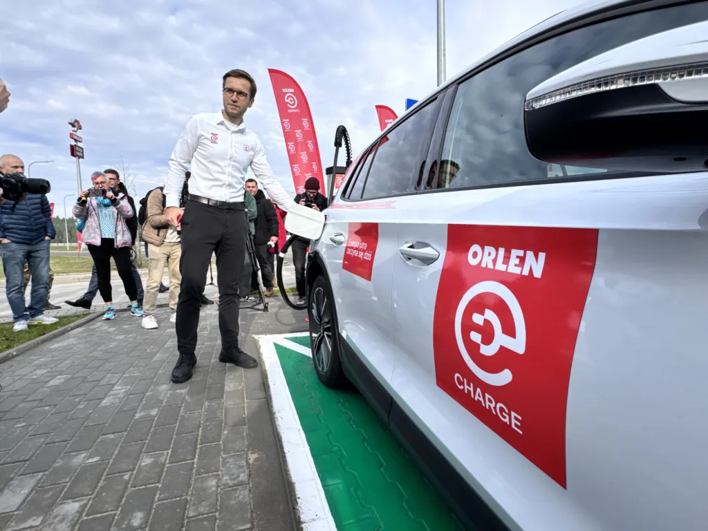 ORLEN otworzył na MOP Olsztynek Południe hub szybkiego ładowania ORLEN otworzył na MOP Olsztynek Południe hub szybkiego ładowania - IMG 1223