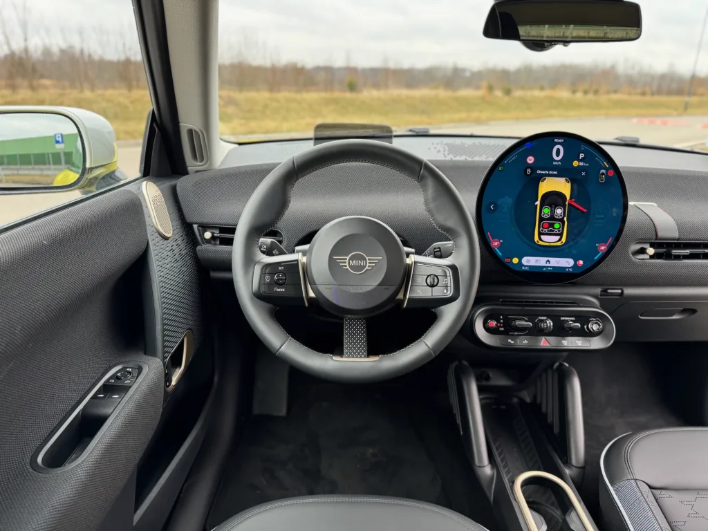 MINI Cooper SE kokpit