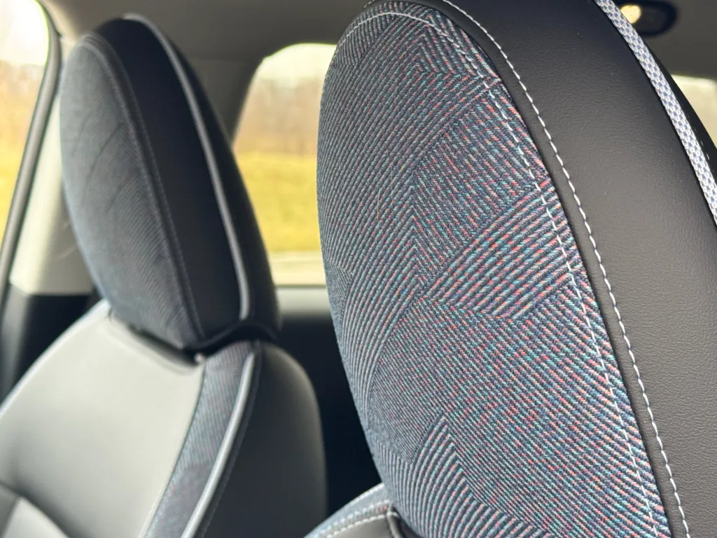 MINI Cooper SE fotele zagłówek