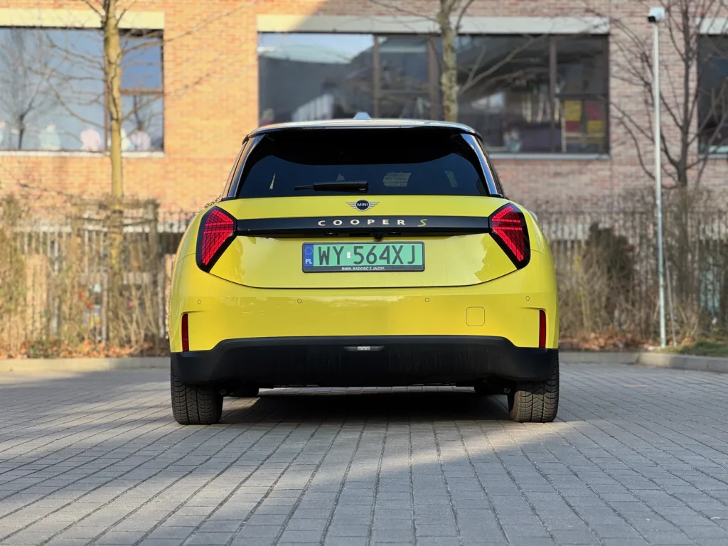 MINI Cooper SE nadwozie sylwetka tył