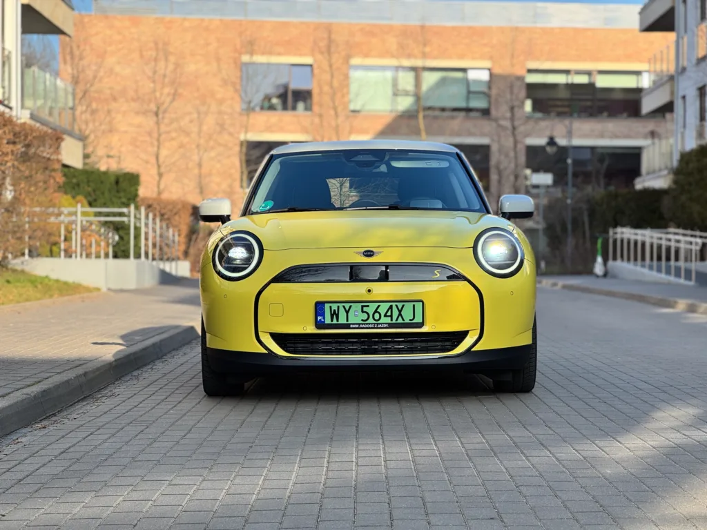 MINI Cooper SE nadwozie sylwetka przód