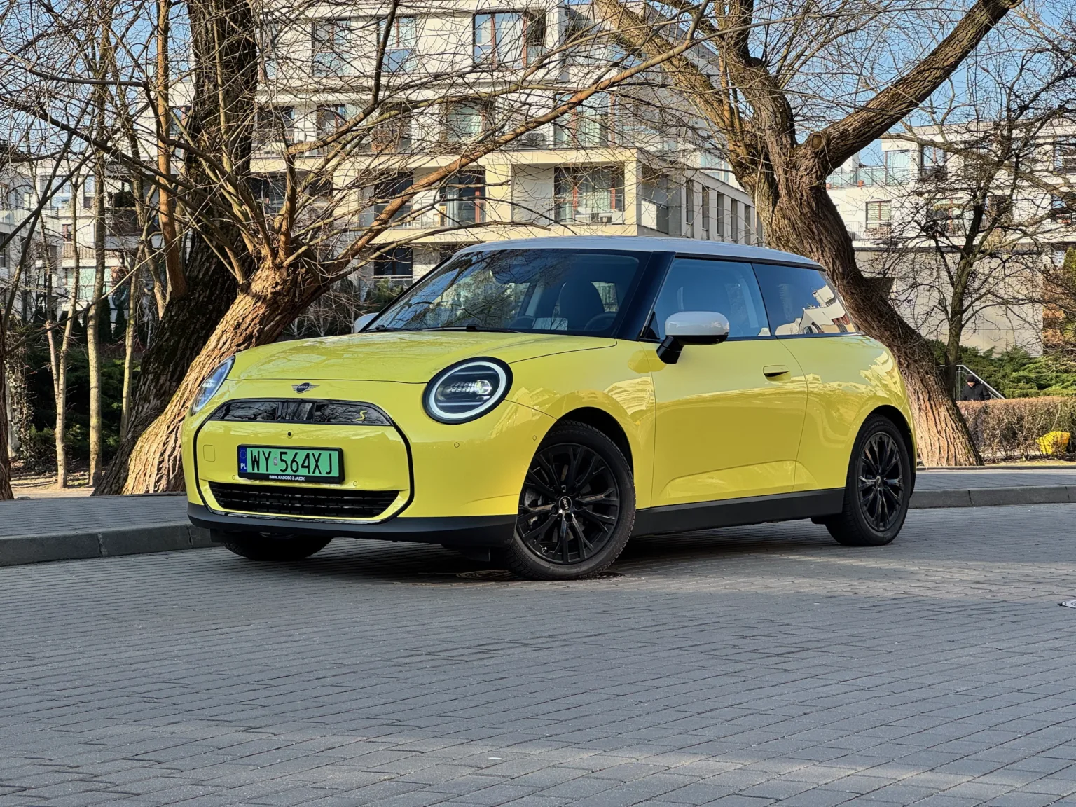 MINI Cooper SE nadwozie sylwetka przód 3/4