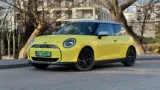 MINI Cooper SE nadwozie sylwetka przód 3/4