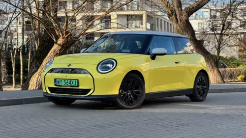 MINI Cooper SE nadwozie sylwetka przód 3/4