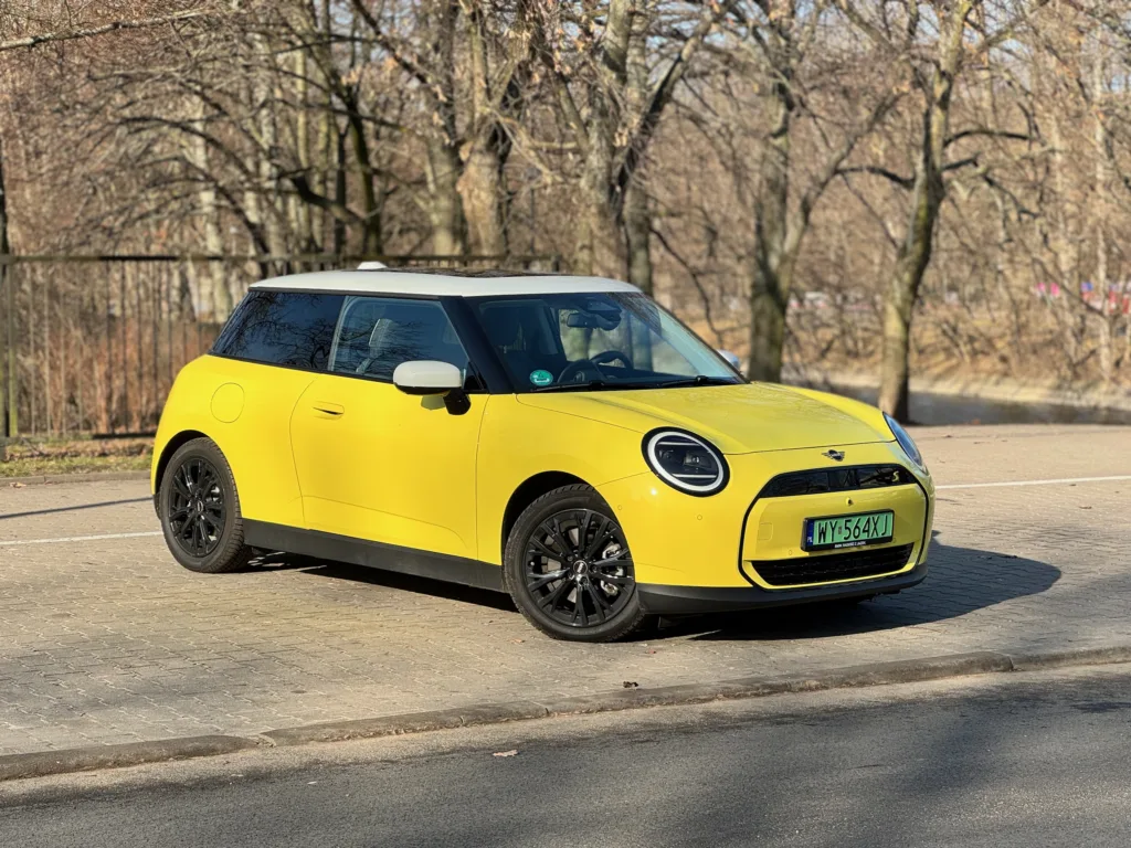 MINI Cooper SE nadwozie sylwetka przód 3/4