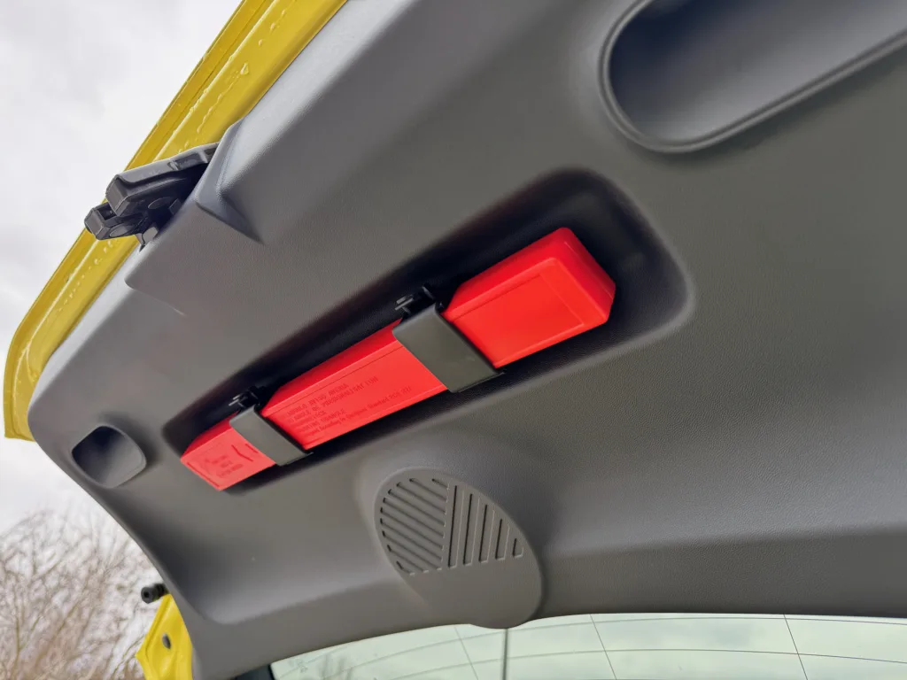 MINI Cooper SE pokrywa bagażnika trójkąt