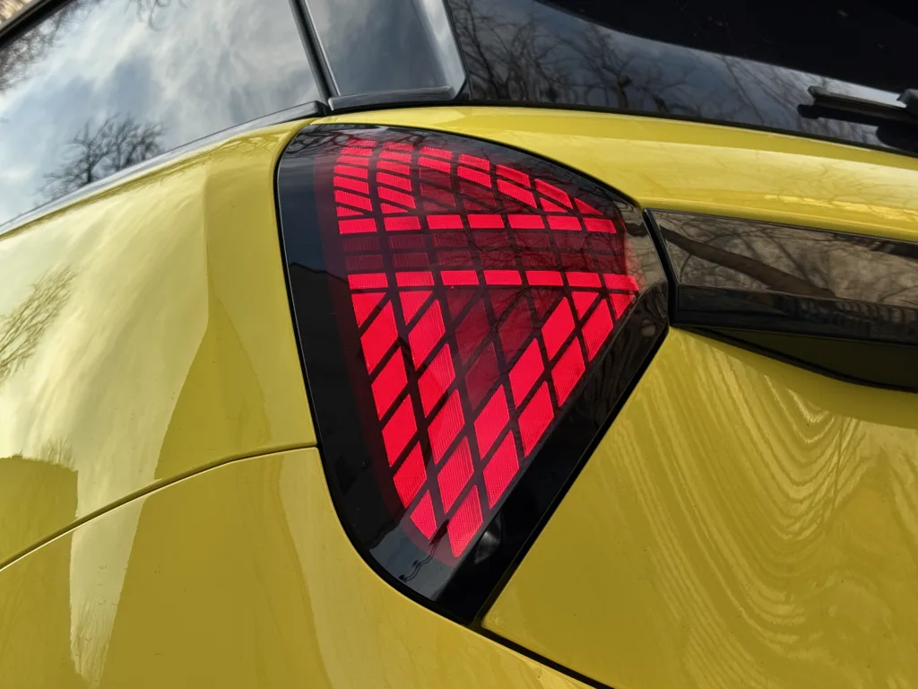 MINI Cooper SE tylne światła motyw 2