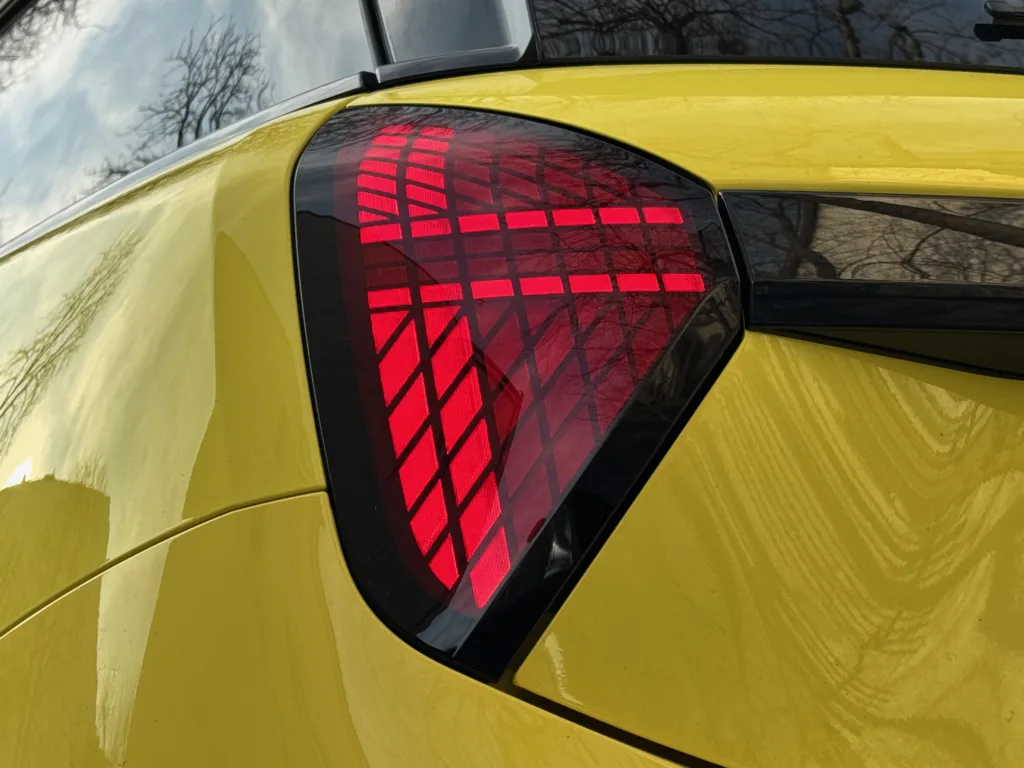 MINI Cooper SE tylne światła motyw 3