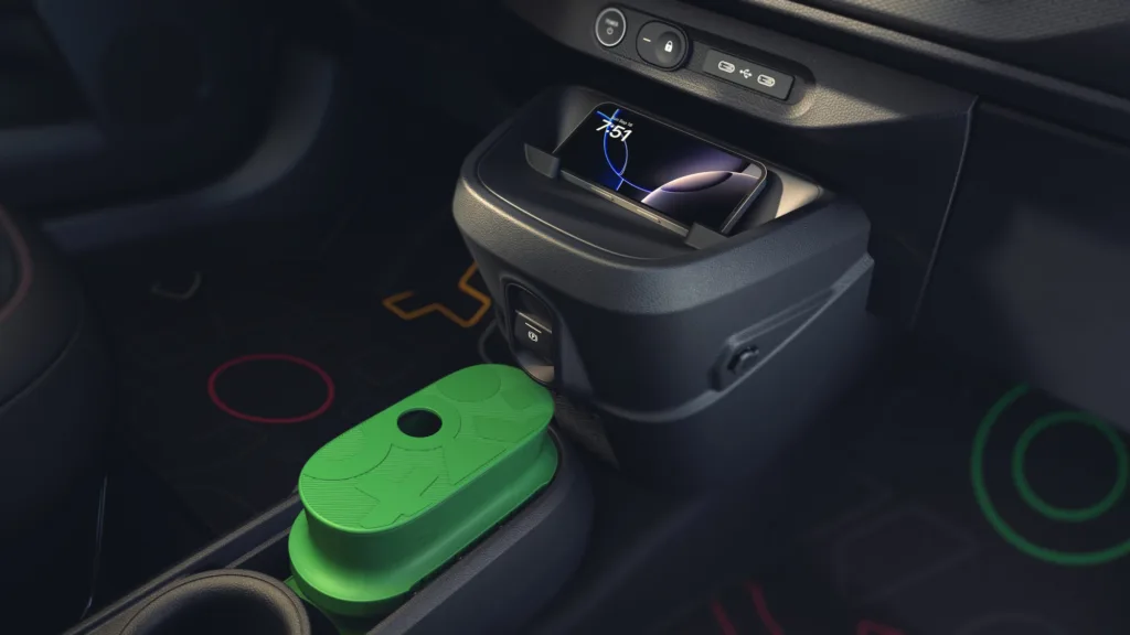 Renault zaprezentował elektryka za mniej niż 20 tys. euro. Marka chce wygrać z Chinami Renault zaprezentował elektryka za mniej niż 20 tys. euro. Marka chce wygrać z Chinami - Renault Twingo E Tech electric Absolute Green kopia 4