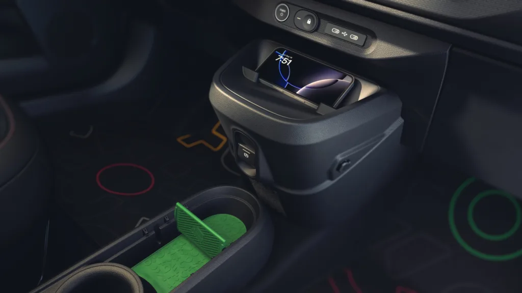 Renault zaprezentował elektryka za mniej niż 20 tys. euro. Marka chce wygrać z Chinami Renault zaprezentował elektryka za mniej niż 20 tys. euro. Marka chce wygrać z Chinami - Renault Twingo E Tech electric Absolute Green kopia 5