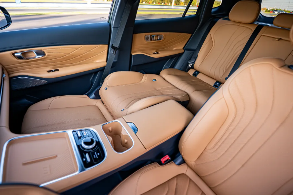 Geely wprowadza do oferty hybrydę, która ma zdynamizować sprzedaż. Jednak czy to się uda? - STARRYAY DRIVELAND 2048px 141 z 149