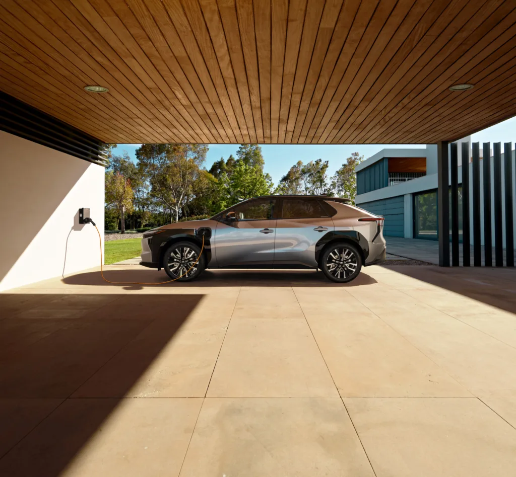 Nowa Toyota bZ4X już w sprzedaży. Ceny od 165 900 zł - bZ4X 2025 BZ0004b 25