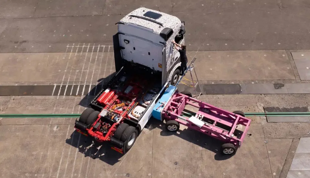 Testy zderzeniowe Mercedesa eActrosa