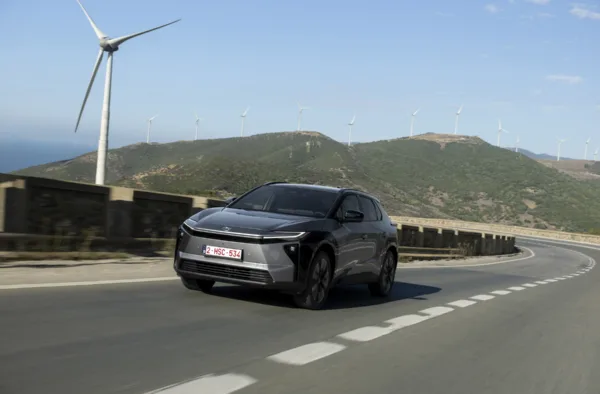 Testy i opinie - 1 odnowiona toyota 2026 bz4x awd