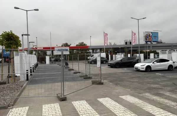 Testy i opinie - 1 tesla rozbudowala hub al krakowska