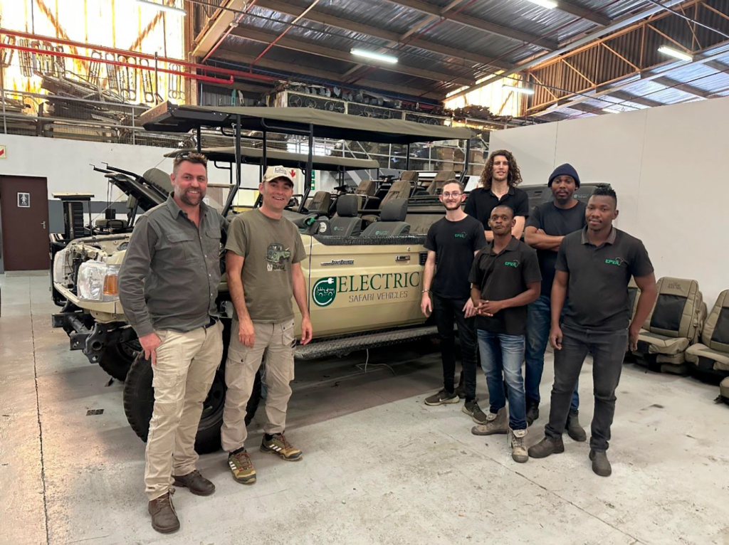 Cisza na safari. Elektromobilna rewolucja pod maską Land Cruisera. W 8 godzin! - 3 cisza na safari