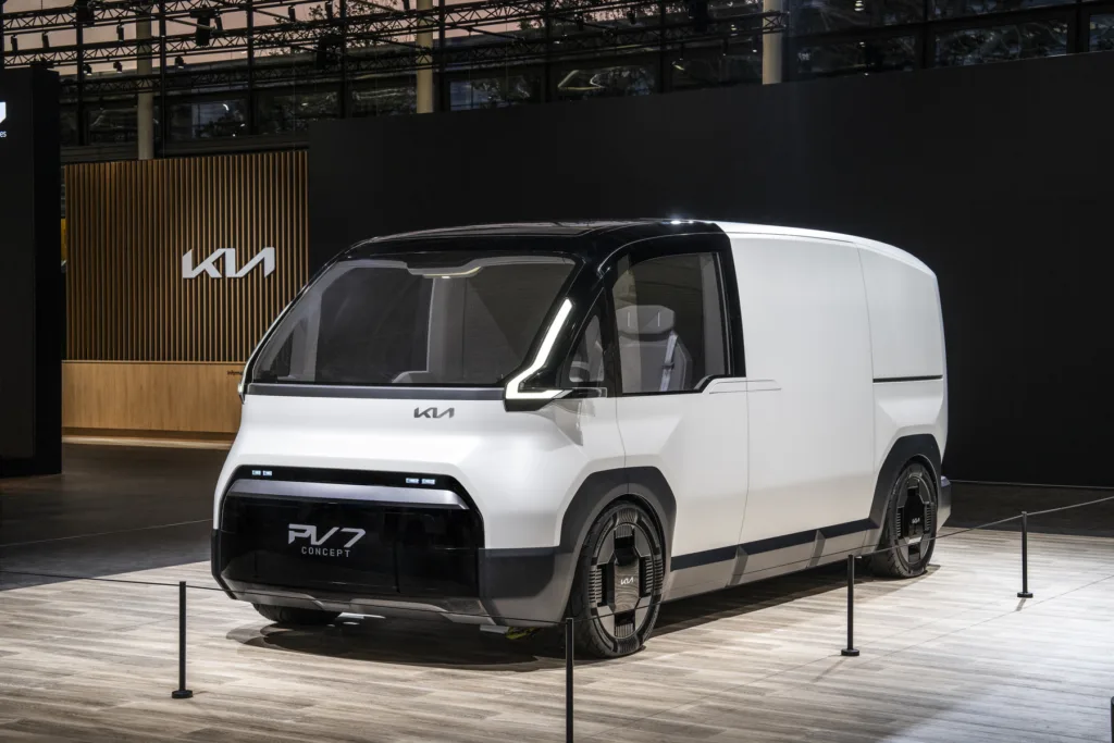 Kia PV5 z dwoma prestiżowymi wyróżnieniami. W planach kolejne modele - 4 Kia PV5 z dwoma prestizowymi wyroznieniami