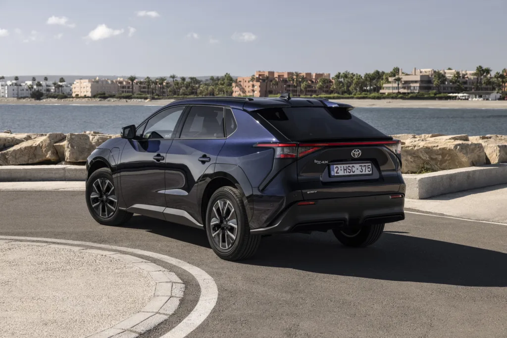Nowa Toyota bZ4X - więcej mocy, dłuższy zasięg i odświeżony styl - 4 Nowa toyota