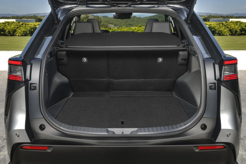 Nowa Toyota bZ4X - więcej mocy, dłuższy zasięg i odświeżony styl - 6 nowa toyota