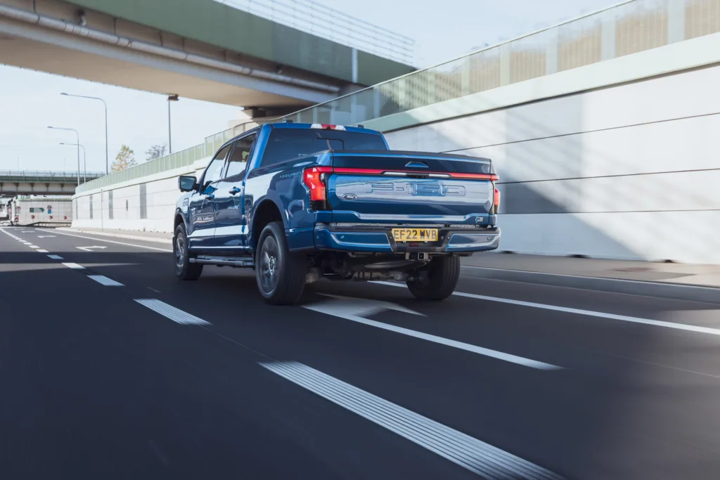 Ford hamuje z elektrykami i wraca do korzeni. Czas na pickupy, hybrydy i chłodną kalkulację Ford hamuje z elektrykami i wraca do korzeni. Czas na pickupy, hybrydy i chłodną kalkulację - C R50275