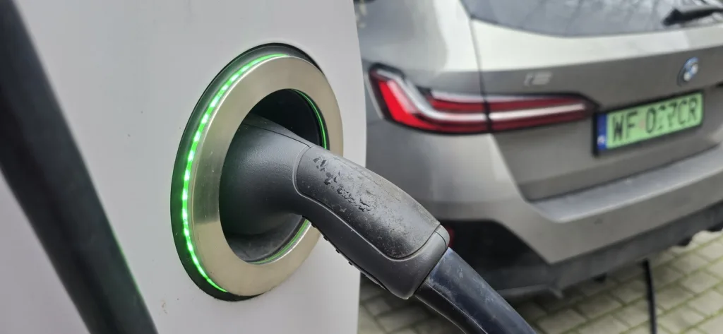 Globalna sprzedaż EV bije rekordy. Europa przyspiesza, USA hamują. Chiny wracają do rozmów z UE o cenach i cłach Globalna sprzedaż EV bije rekordy. Europa przyspiesza, USA hamują. Chiny wracają do rozmów z UE o cenach i cłach - Globalna sprzedaz elektrykow 5