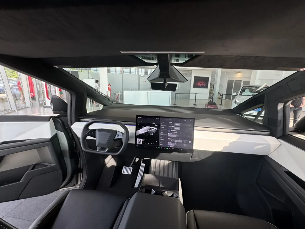 Cybertruck za 35 tys. USD? Ekspert przewiduje lawinowy spadek wartości kanciastego pickupa - IMG 9547