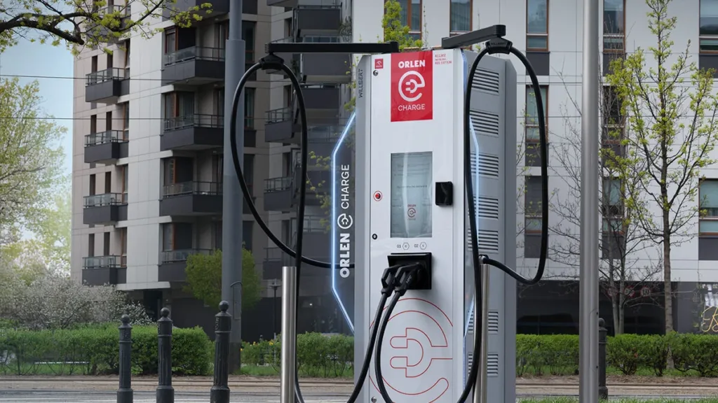 Wodór i elektromobilność definiują nową strategię ORLENu Wodór i elektromobilność definiują nową strategię ORLENu - ORLENCharge elektromobilnosc zrownowazony rozwoj esgtrends