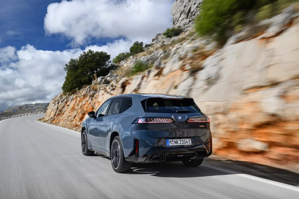 Pierwsza jazda elektrycznym BMW iX3: 800 km na pełnym ładowaniu, czyli koniec narzekania na zasięg! - Pierwsza jazda elektrycznym BMW iX3 2