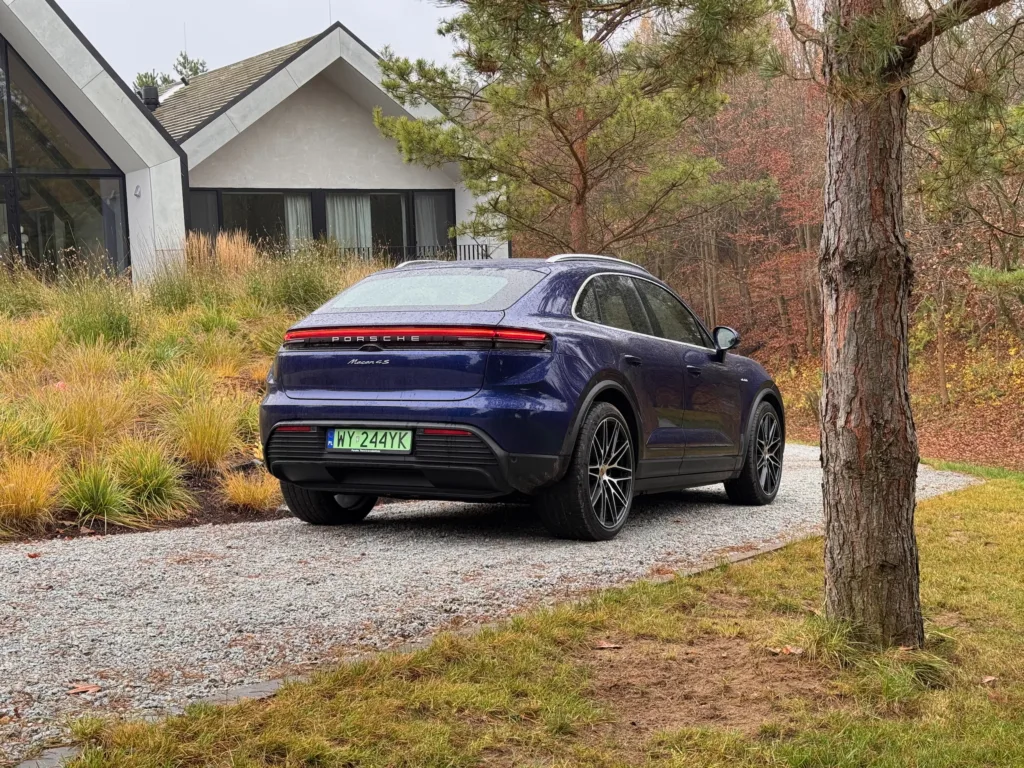 5 na tak, 5 na nie w Porsche Macanie 4S Porsche Macan sylwetka 3/4 tył
