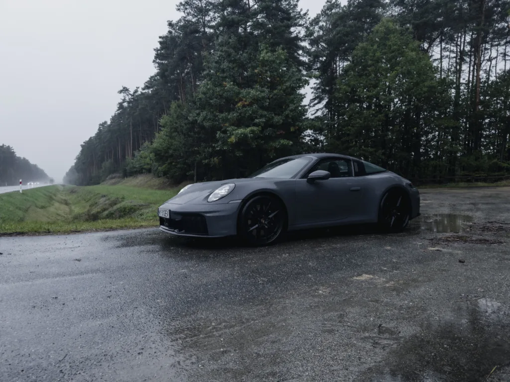 Porsche 911 Targa GTS T-Hybrid: Kiedy przeszłość spotyka przyszłość - Porsche 911 10