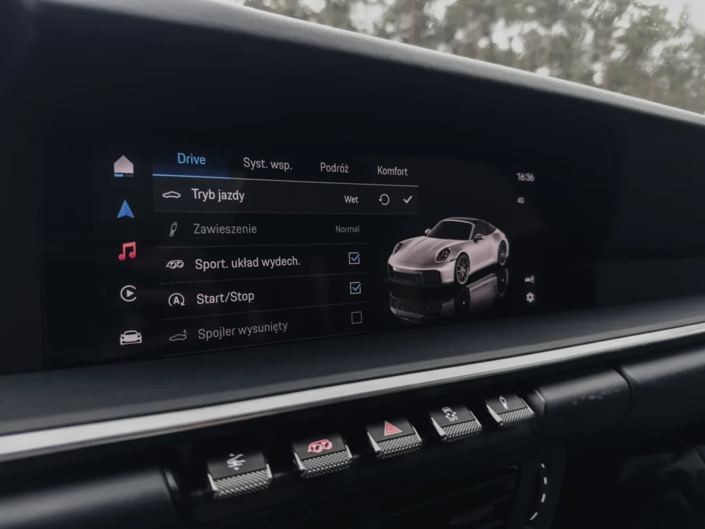 Porsche 911 Targa GTS T-Hybrid: Kiedy przeszłość spotyka przyszłość - Porsche 911 16