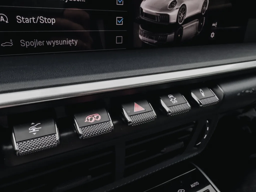 Porsche 911 Targa GTS T-Hybrid: Kiedy przeszłość spotyka przyszłość - Porsche 911 17