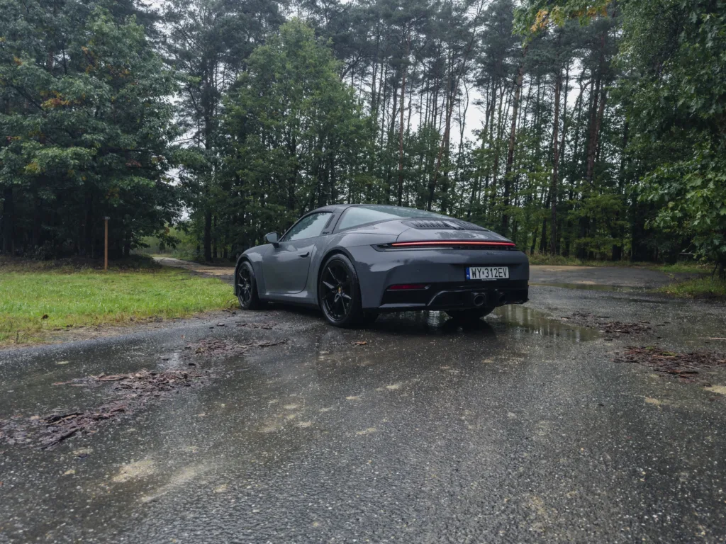 Porsche 911 Targa GTS T-Hybrid: Kiedy przeszłość spotyka przyszłość - Porsche 911 2