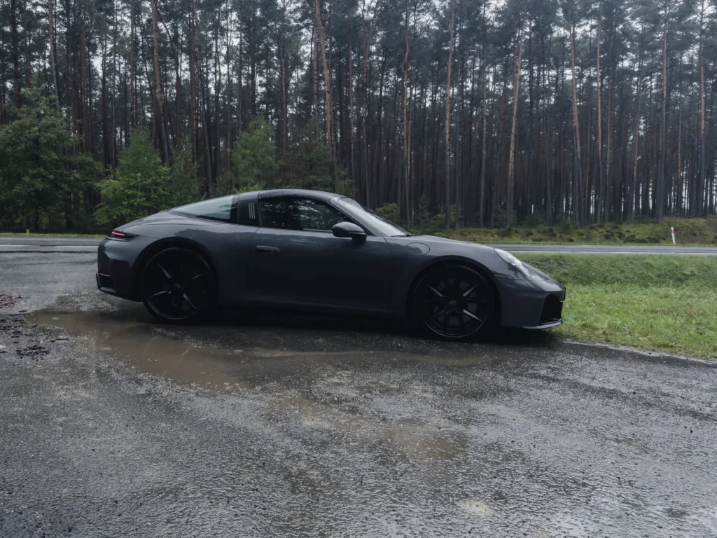 Porsche 911 Targa GTS T-Hybrid: Kiedy przeszłość spotyka przyszłość - Porsche 911 7