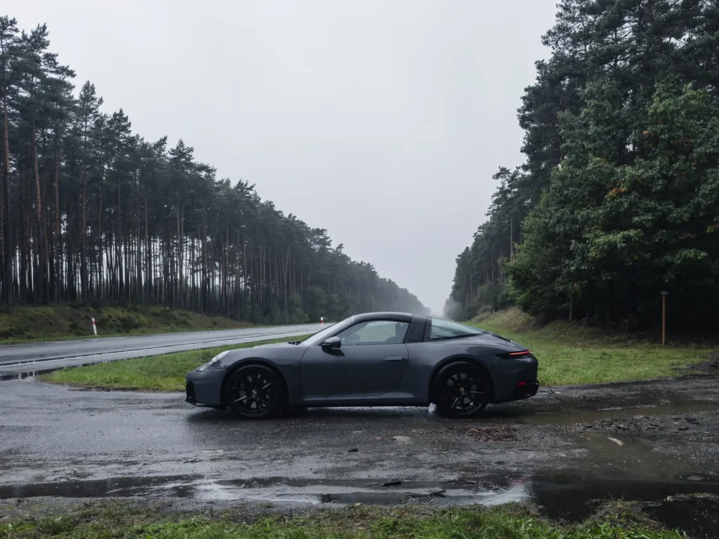 Porsche 911 Targa GTS T-Hybrid: Kiedy przeszłość spotyka przyszłość - Porsche 911 8
