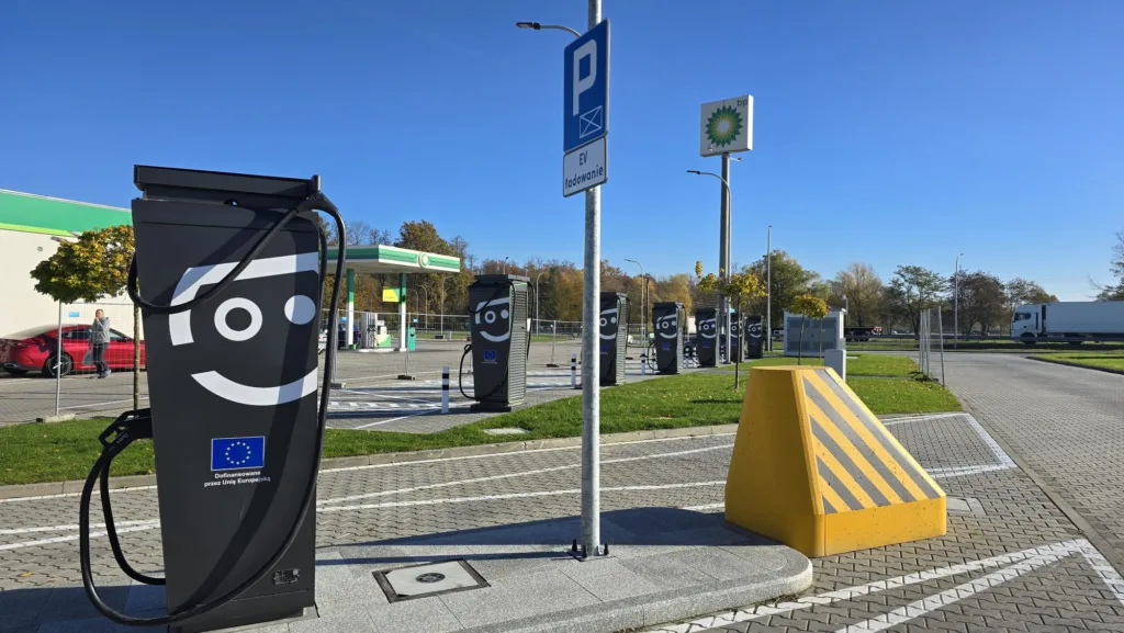 Tesla rozbudowała hub w Warszawie. Rośnie poważny gracz na rynku! - hub ladowania ehdvgrodkowo greenway