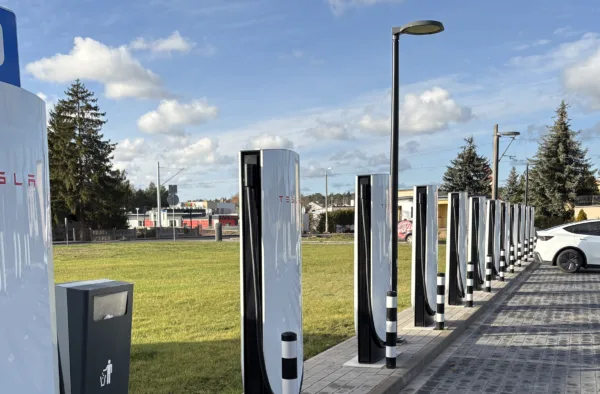 Testy i opinie - nowe wtyczki tesli 1