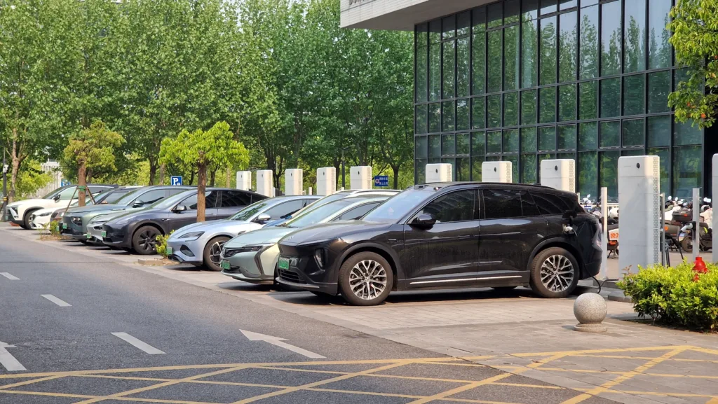 Chiny mają 20 mln punktów ładowania. Największa sieć na świecie obsługuje 40 mln pojazdów - 20250423 151947