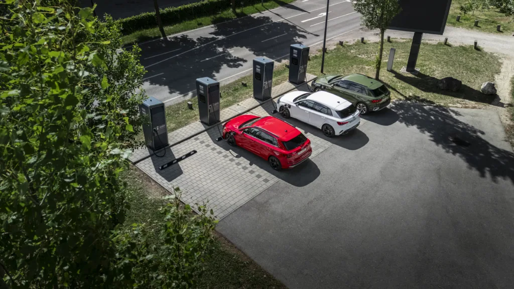 Audi przyspieszyło w IV kwartale. Wzrost dostaw samochodów elektrycznych o 36% - A250750 large