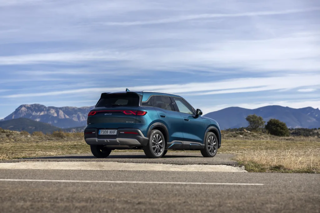 ATTO 2 DM-i już w Polsce. Kompaktowy SUV z hybrydowym napędem od 110 tys. zł ATTO 2 DM-i już w Polsce. Kompaktowy SUV z hybrydowym napędem od 110 tys. zł - BYD ATTO 2 DM i Exteriors 40